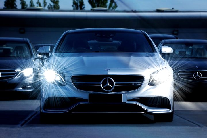 A coupe in side profile